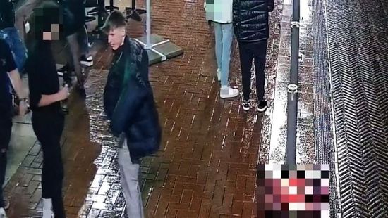 Látta ezt a fiatalembert? Valószínűleg megütött egy nőt, a rendőrség nagyon keresi + fotó
