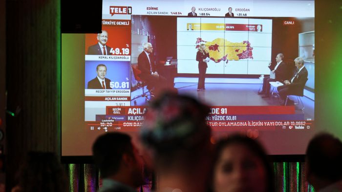 Turks in Berlin follow presidential runoff election