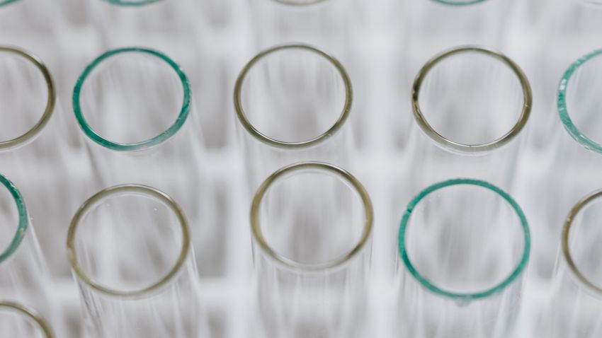 Kábítószert állított elő, az alapanyagot külföldről rendelte