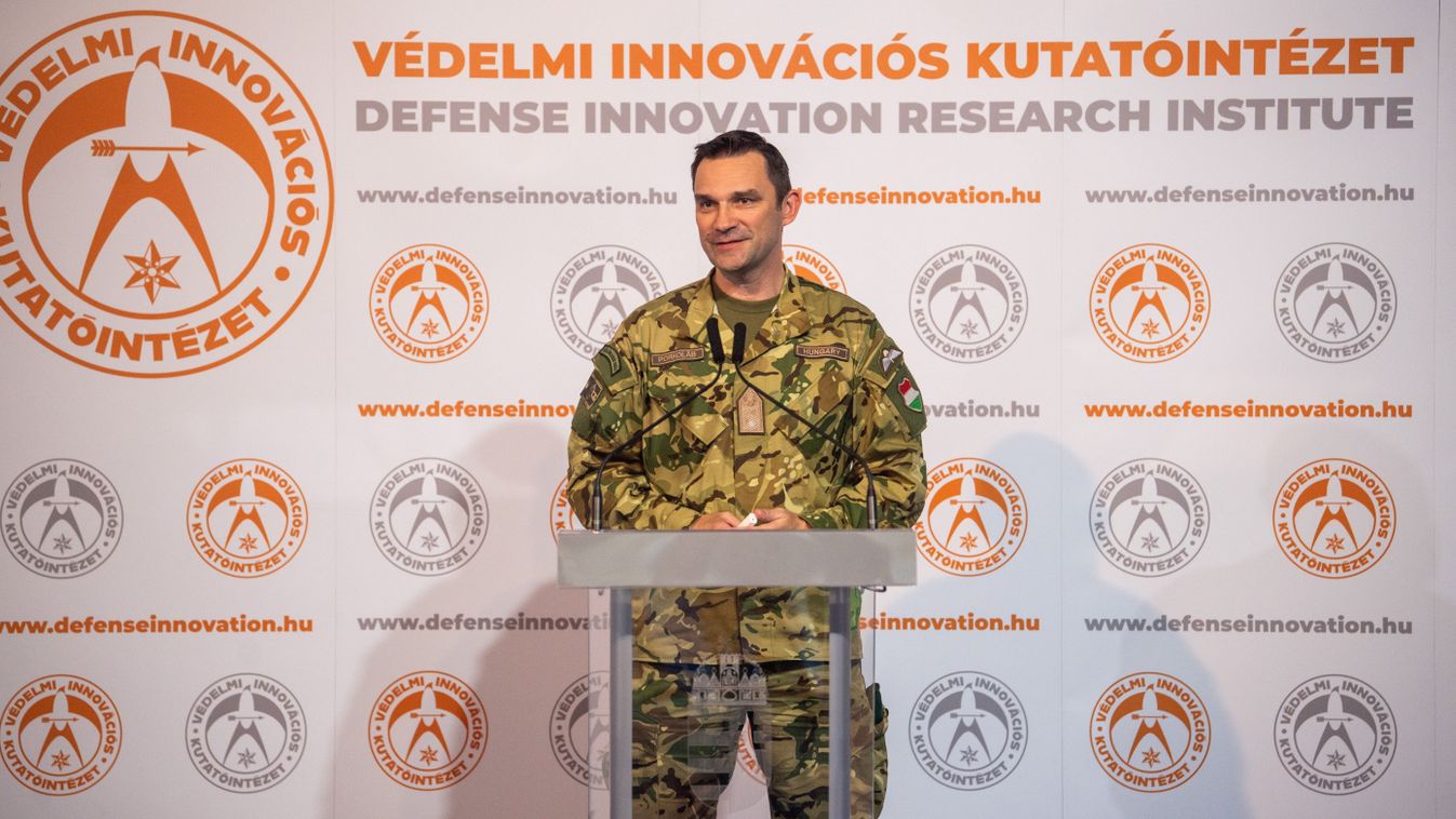 PORKOLÁB Imre

A Védelmi Innovációs Kutatóintézet képességbemutatója a Bálna Honvédelmi Központban (Fotó: MTI/Balogh Zoltán)