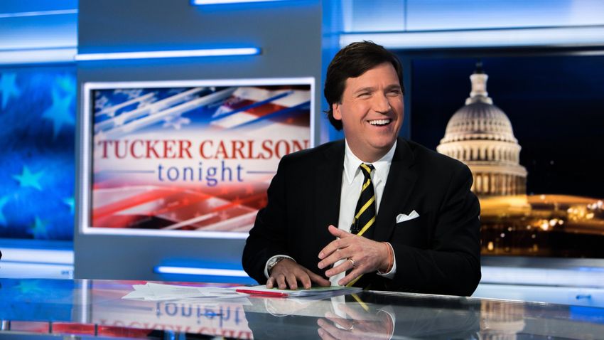 „Ez egy trágyakupac” – bírálta a Fox egyik felületét Tucker Carlson egy kiszivárgott videóban