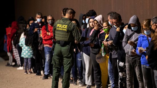 Amerika utaztat migránsokat Latin-Amerikából Spanyolországba