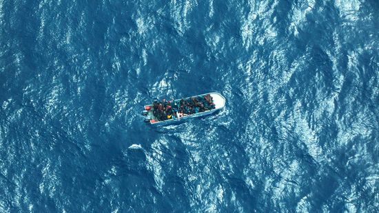 Gyermekekkel teli hajó borult a vízbe, legalább tizenöten meghaltak
