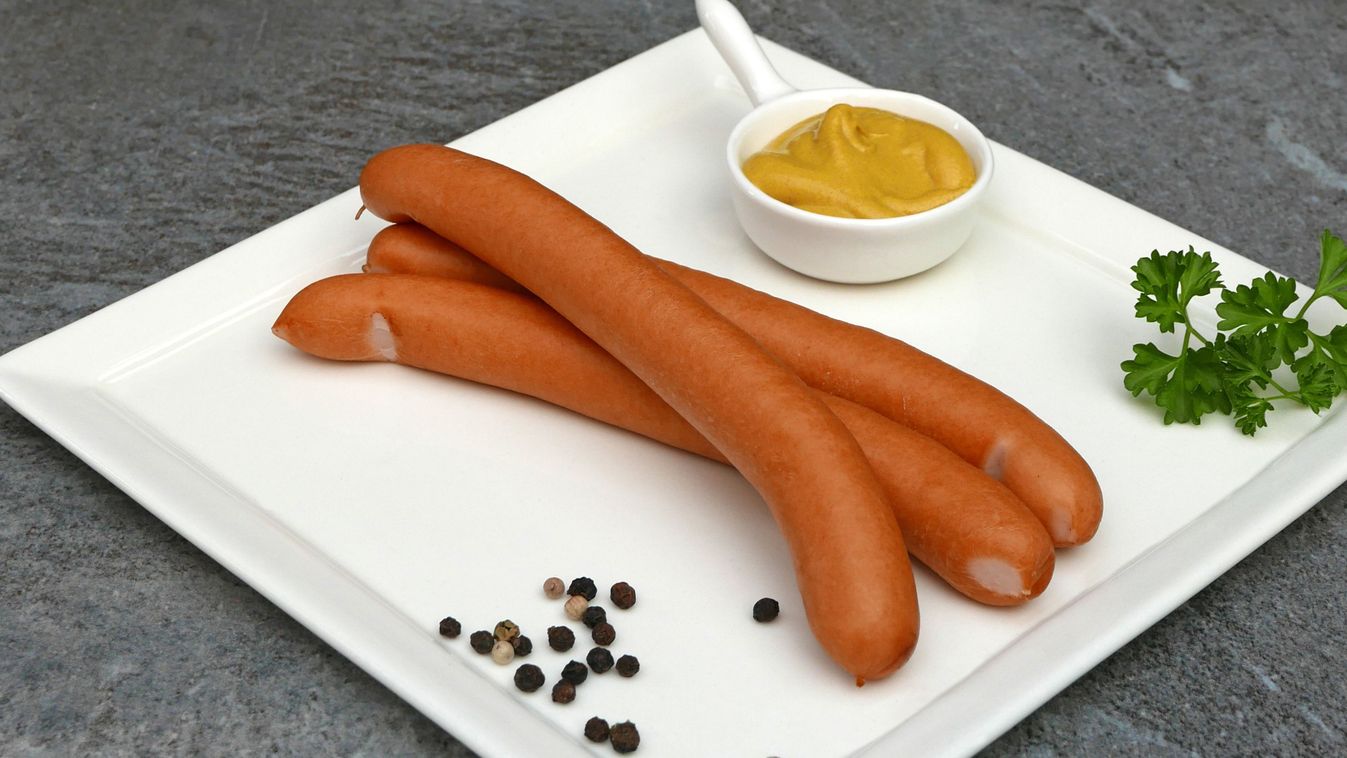 Frankfurter,Sausages,On,A,Plate,Garnished,With,Mustard,And,Parsley.