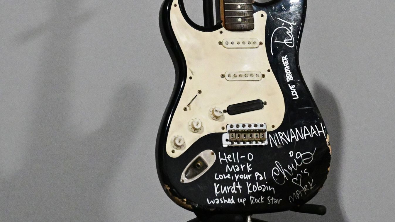 A becsült érték tízszereséért kelt el Kurt Cobain szétvert gitárja