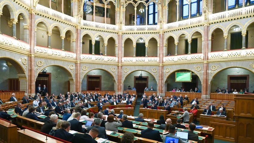 Az Országgyűlés előtt a jövő évi adótörvények