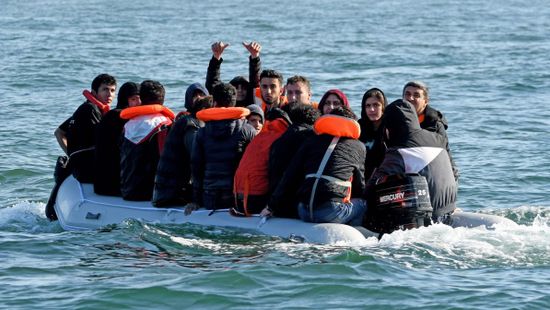 Hirdetésekkel riasztanák el az Albániából érkező illegális bevándorlókat