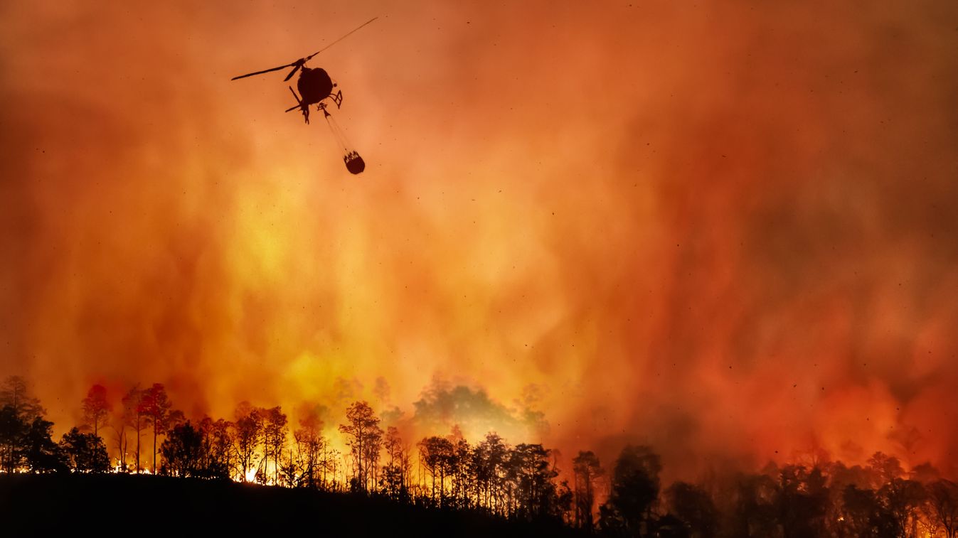 Fire,Fighting,Helicopter,Carry,Water,Bucket,To,Extinguish,The,Forest
