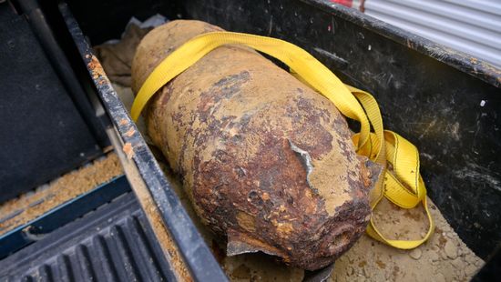 Ártalmatlanná tették a Csepelen talált százkilós légibombát