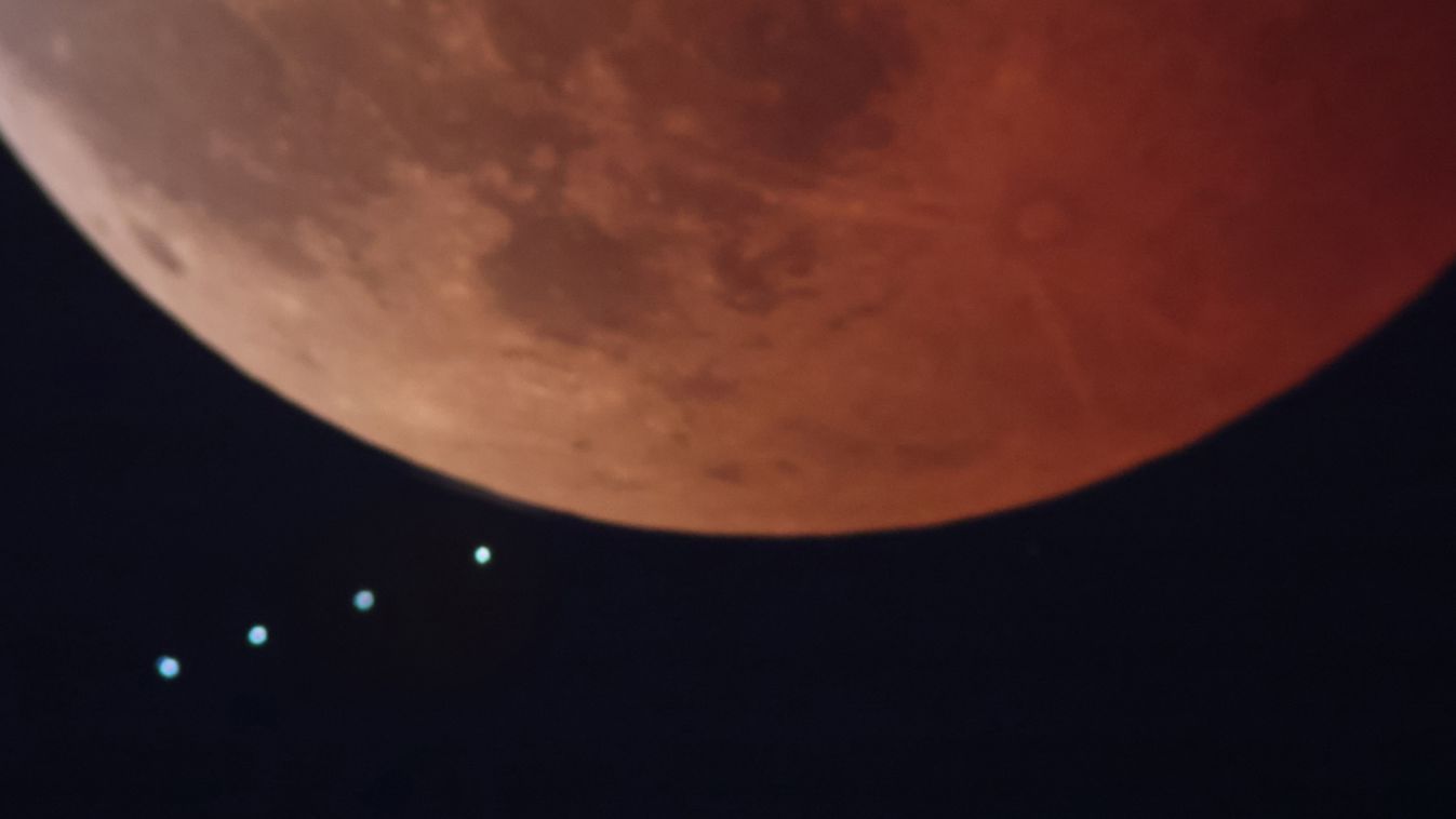 Total Lunar Eclipse fully visible in Tokyo
Uránusz