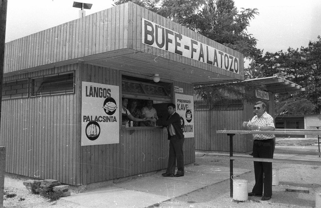 1981. Balatonfűzfő Fortepan / Bauer Sándor