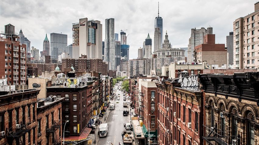 Drogos, részeg migránsok lepték el New York ikonikus szállodáját