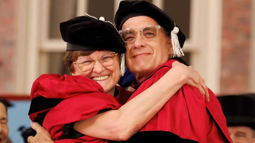 Karikó Katalin és Tom Hanks is díszdoktori címet kapott a Harvard Egyetemtől
