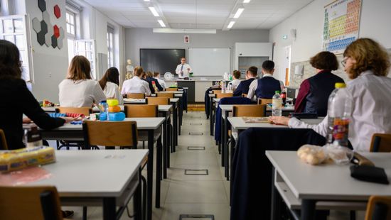 Magyar nyelv és irodalomból érettségiznek a diákok