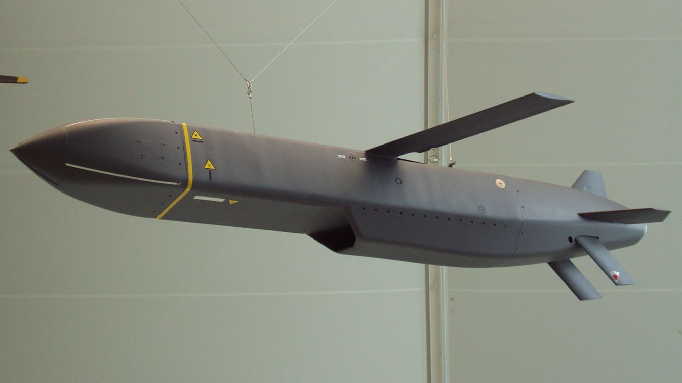 Storm Shadow típusú nagy hatótávolságú rakéta a brit királyi légierő múzeumában, Londonban. (Forrás: Wikimedia Commons / Rept0n1x)