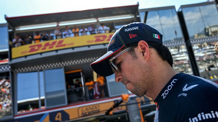 Durva kritika „szegény öreg” Péreznek: Verstappen tesztpilótája lett