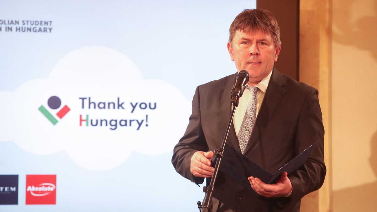 Lengyel Miklós, a Külgazdasái és Külügyminisztérium (KKM) helyettes államtitkára beszédet mond a Petőfi Irodalmi Múzeumban a "Köszönöm, Magyarország" c. rendezvényen, 2023.05.16-án