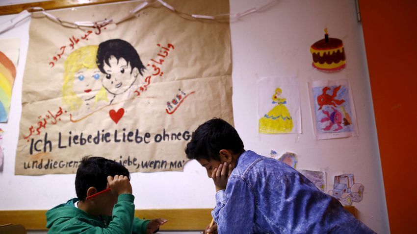 A bevándorlást támogató országokban összeomolhat az oktatás