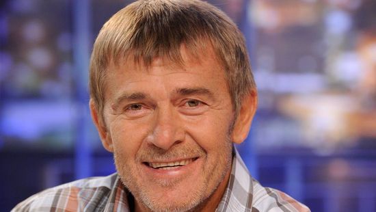 Nagy Bandó András páros lábbal szállt bele a népszerű fideszes énekesbe
