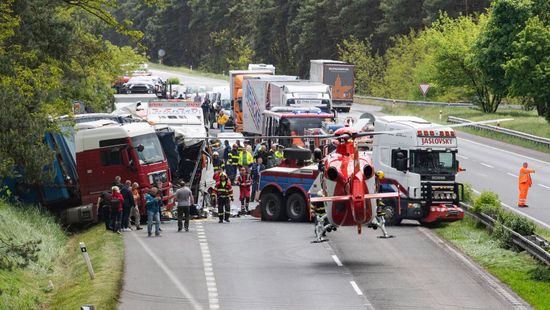 Tizennyolcan hazatértek a Szlovákiában balesetet szenvedett busz utasai közül, négyen kórházban vannak