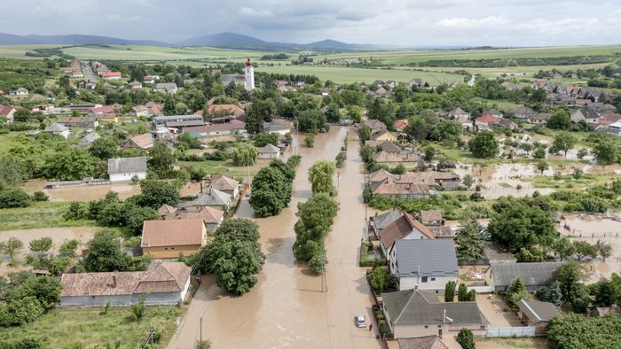 Baleset az M3-ason, forgalomkorlátozást és lezárást is el kellett rendelni a viharok miatt