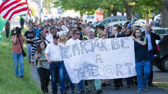 Közleményben magyarázkodik a Jobbik a migránskvóta támogatása után