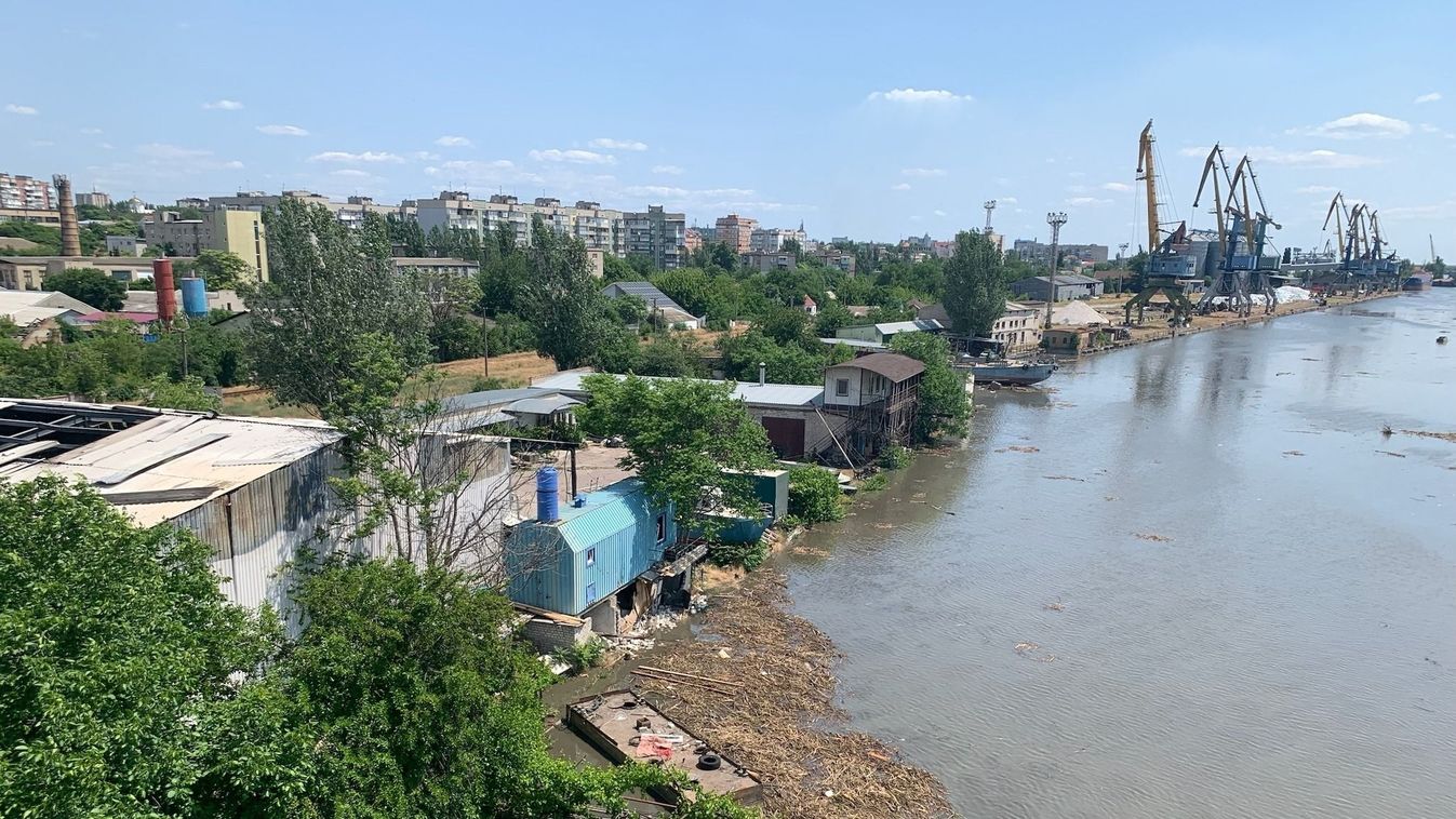 Evacuations underway in Ukraine’s Kherson after explosion at dam
gát