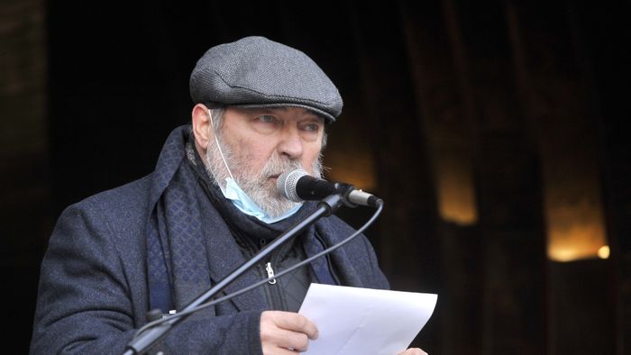 Az Omega zenészének saját magának kellett mentőt hívnia