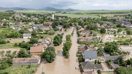 Baleset az M3-ason, forgalomkorlátozást és lezárást is el kellett rendelni a viharok miatt