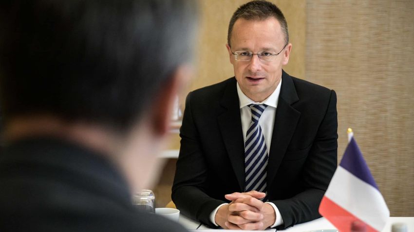 Nem tudta megizzasztani a riporter Szijjártó Pétert + videó Nem tudta megizzasztani a riporter Szijjártó Pétert + videó