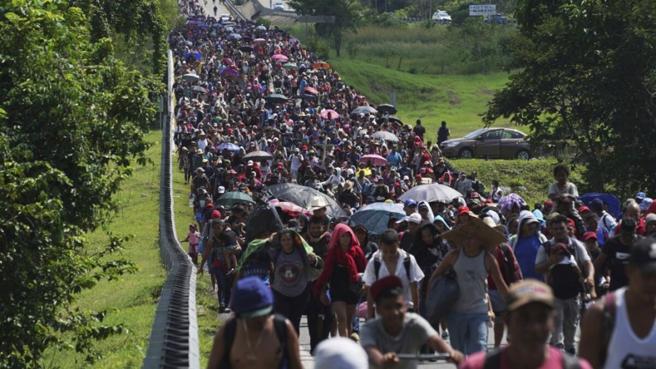 Latin-amerikai illegális bevándorlók Kaliforniában, 2023.06.18-án. (Fotó: The Border Observer / Twitter)