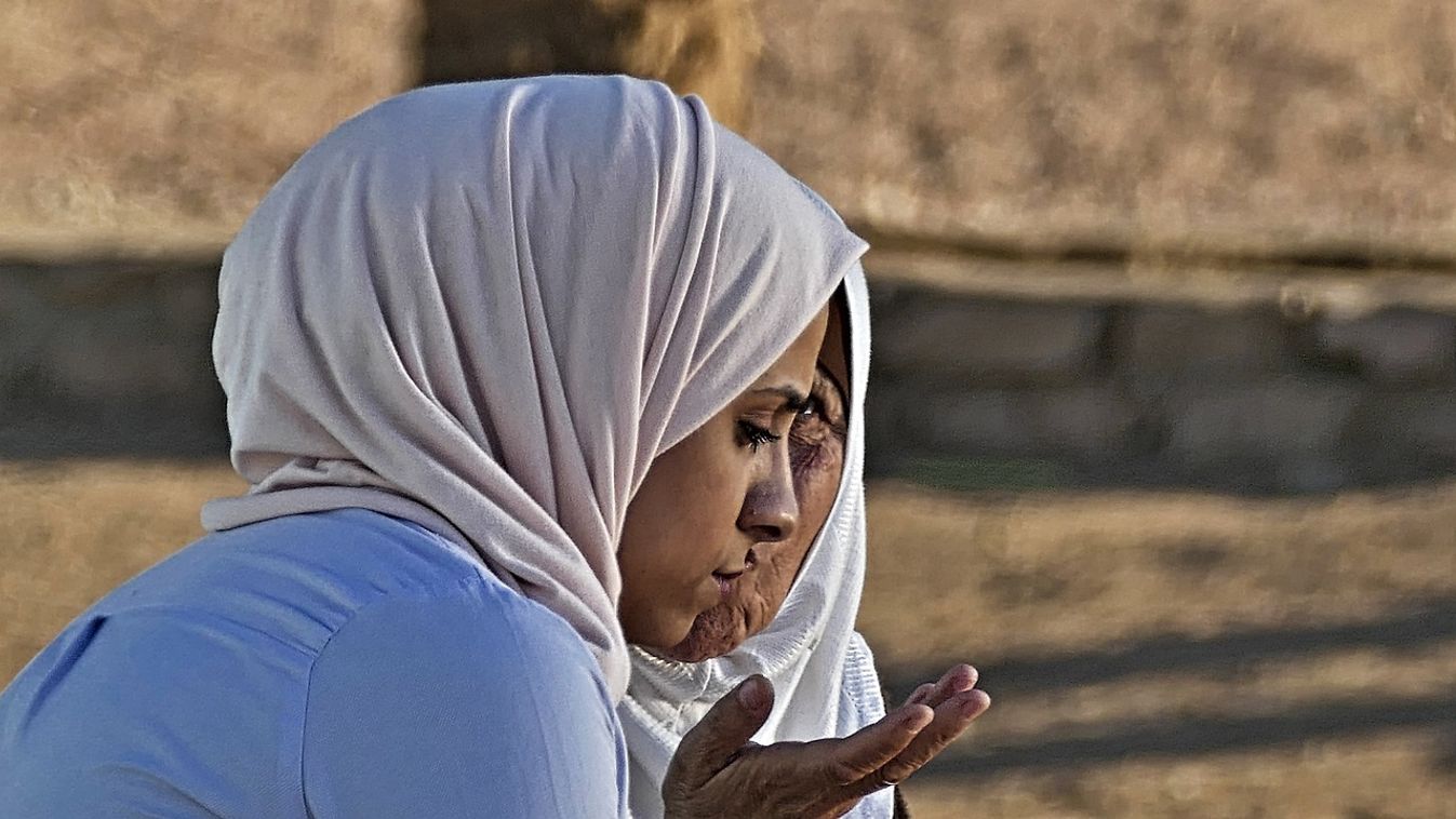 Iszlám, abaya, csador, hidzsáb, hidjab (Fotó: Pixabay)