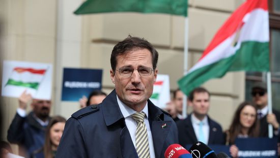 Már Bajnai Gordontól is válaszokat vár a kampánypénzek miatt a Jobbik elnöke