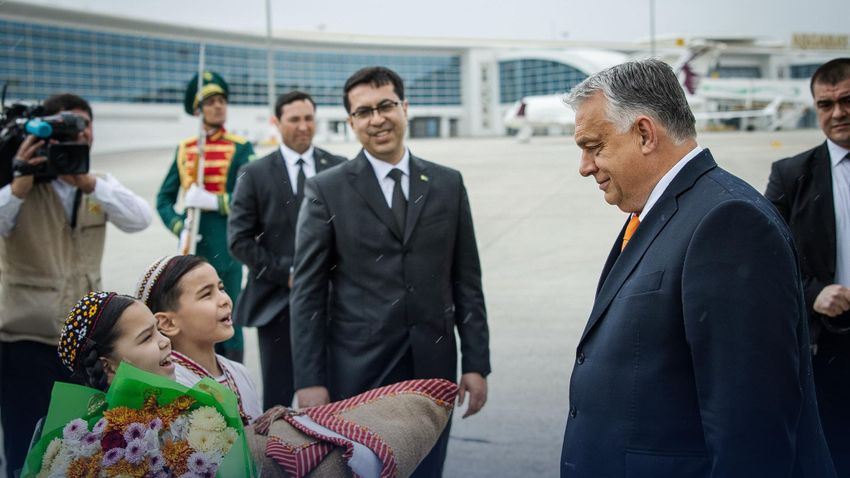 Orbán Viktor Türkmenisztánból üzent