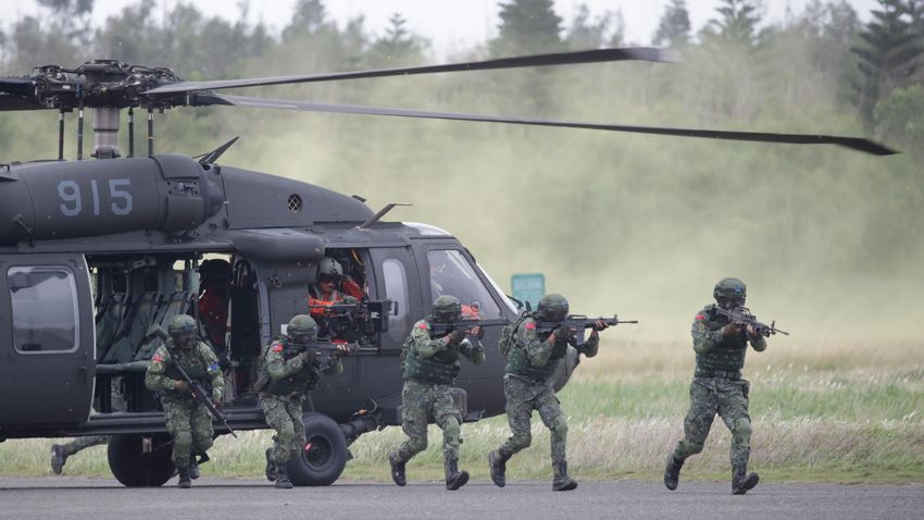Partraszálló erők elhárítását gyakorolta a tajvani hadsereg
