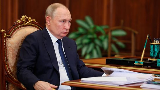Vlagyimir Putyin: Kijev nyugati ösztönzésre élezi a konfliktust