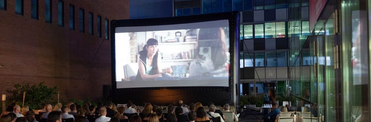 Idén ingyen nézhetünk filmeket a Kultik Teraszon a Corvin Pláza tetőkertjén 