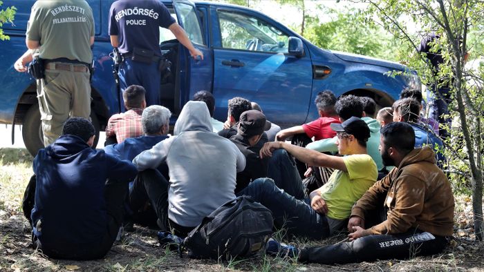 „Brüsszel mindenáron bevándorlóországgá akarja tenni Magyarországot”
