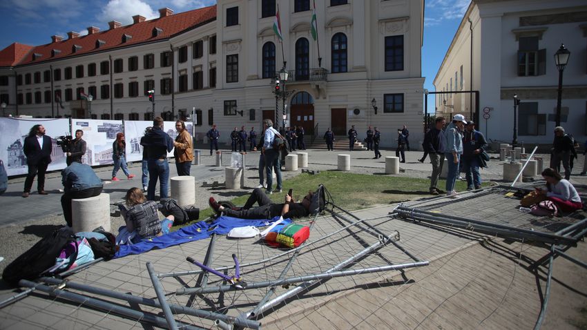 A Várnegyed legyen tabu a tüntetők előtt!