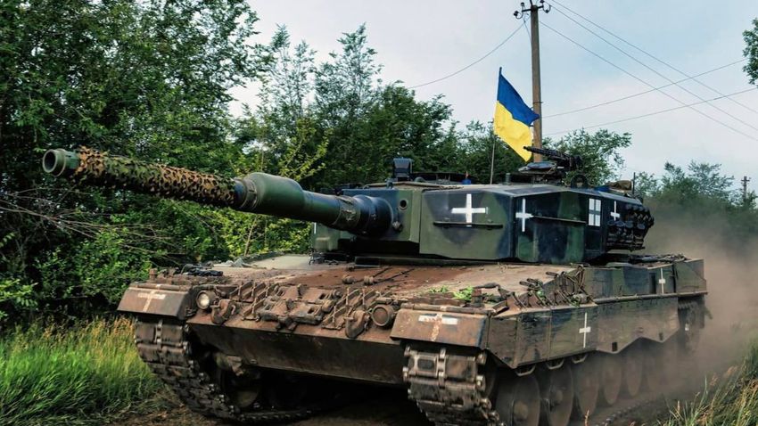 Nyugati tankok orosz kézen, harc a vaksötétben − videókon az ukrán ellentámadás