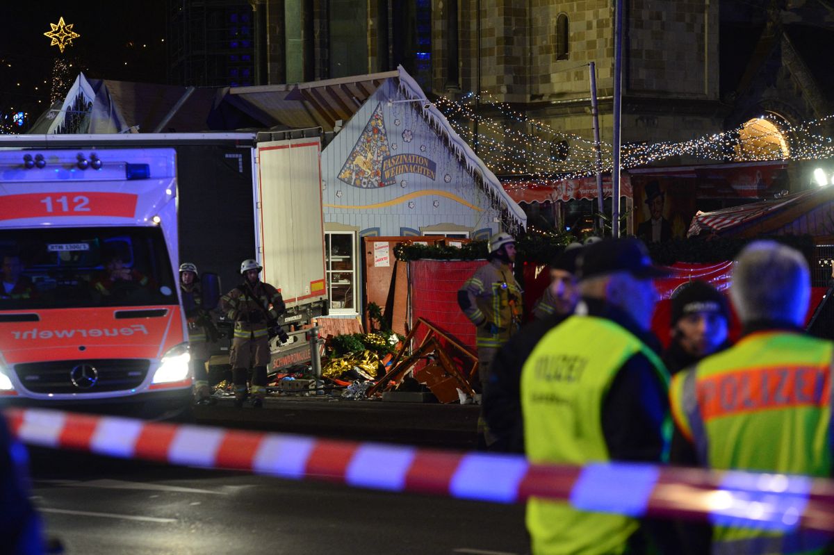 Truck plows into Christmas market in Berlin
berlini terrortámadás 2016