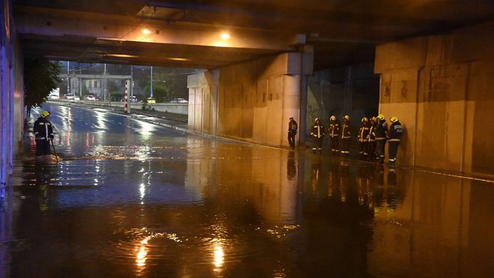 Lecsapott az ítéletidő, elmosta Budapestet az eső + videó