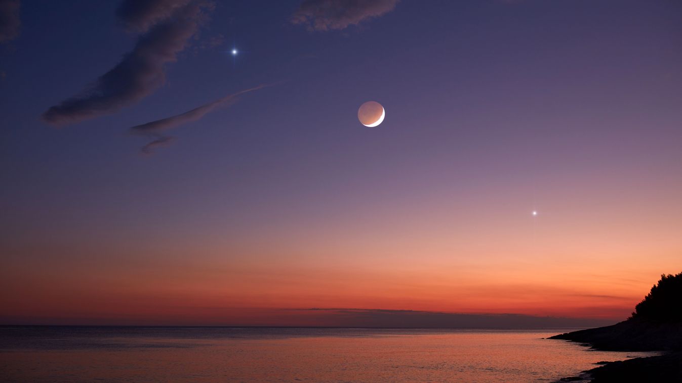 Moon,And,Stars,Over,Sea,Ocean,Horizon.