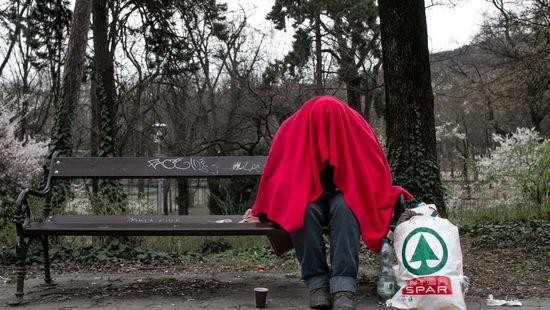 Új parkot találtak a hajléktalanok az éjjeli dorbézolásra Budapesten, kár, hogy a környék élhetetlen lett