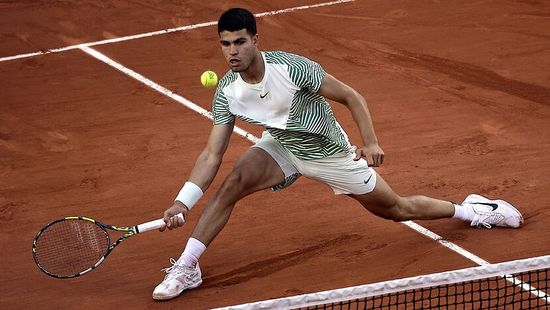 Alcaraz megalázó vereséget mért Cicipaszra, jöhet Djokovics