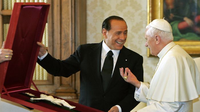 VATICAN-ITALY-POPE-BERLUSCONI