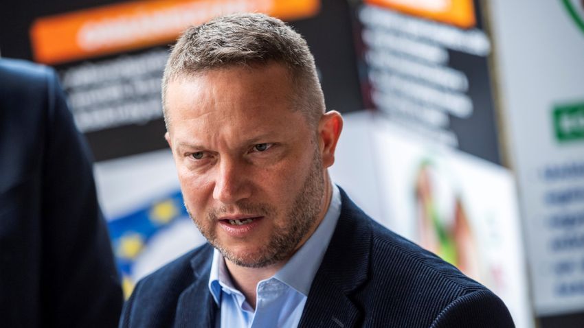 A párt nélkül maradt Ujhelyi István befejezi EP-képviselői pályafutását