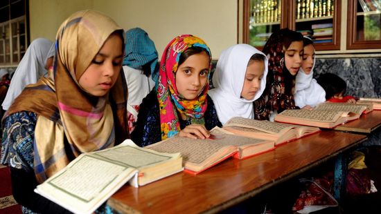 Több mint hetven lányt mérgeztek meg egy afganisztáni iskolában