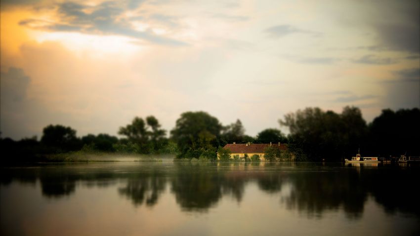 51 embert kellett kimenekíteni, eltűnt egy híd 51 embert kellett kimenekíteni, eltűnt egy híd