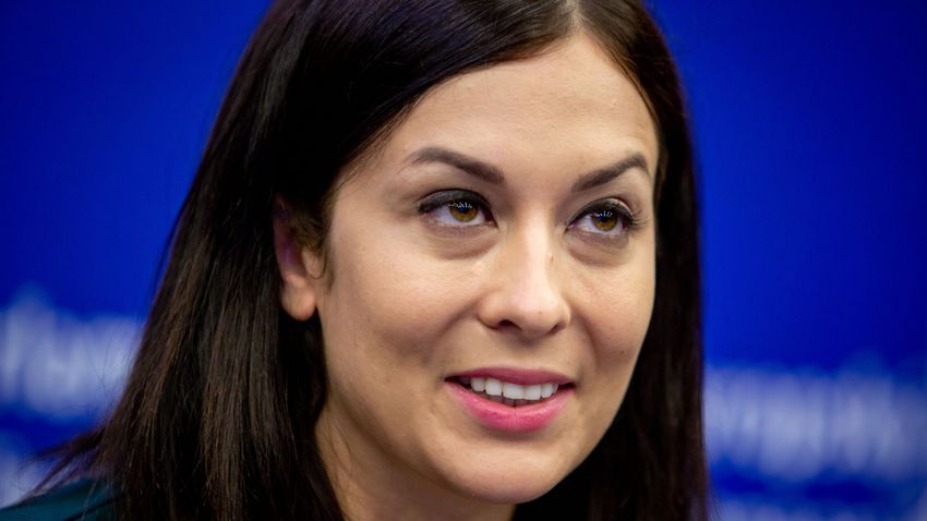 Két éve vizsgálja az OLAF Cseh Katalinék köreinek ügyét